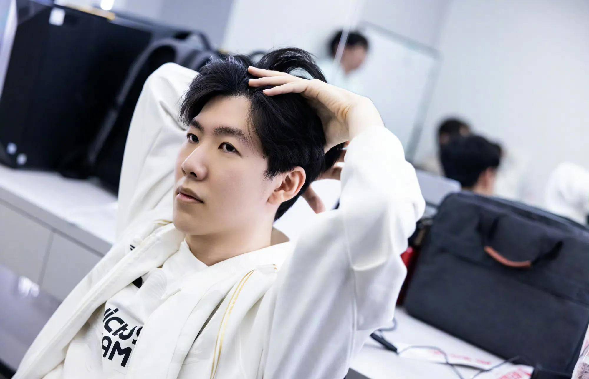 并有4次助 并有4次助