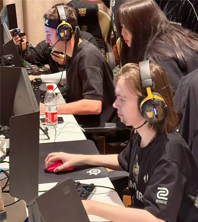 首两步慢了 首两步慢了